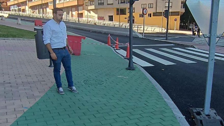 Zamora Sí califica de &quot;chapuza&quot; que se pinte el carril bici en la acera