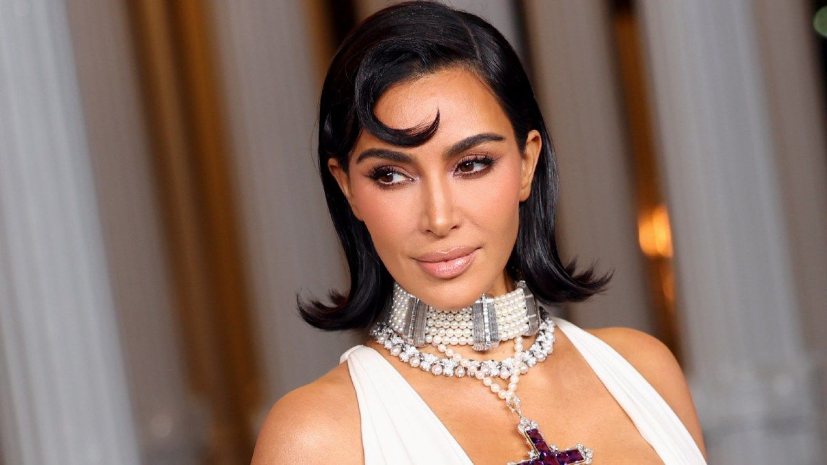 Kim Kardashian ofende ahora poniéndose una joya de Lady Di