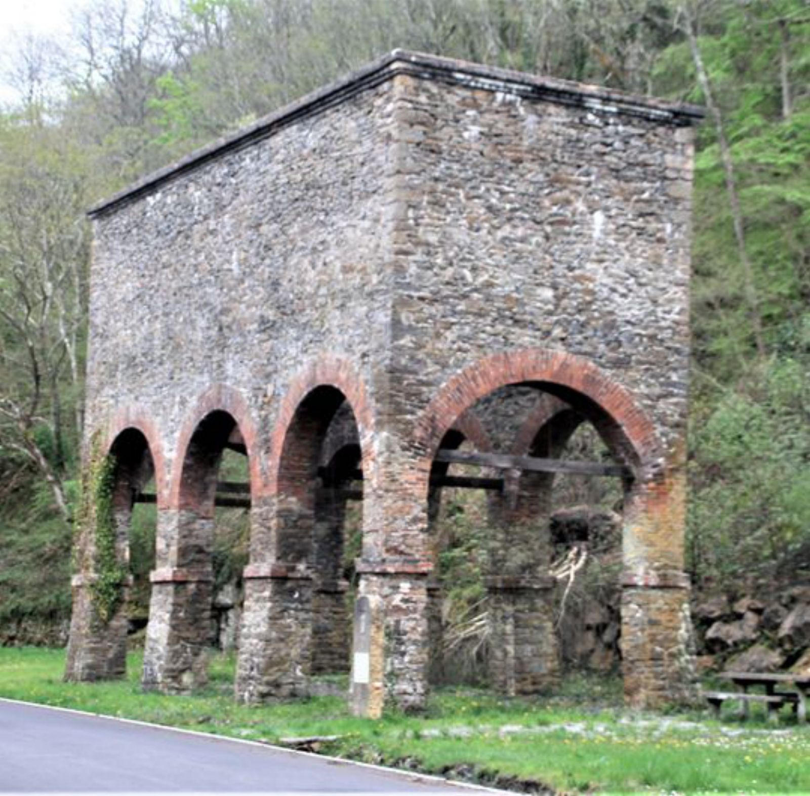 Antigua tolva del tren minero, del siglo XIX.