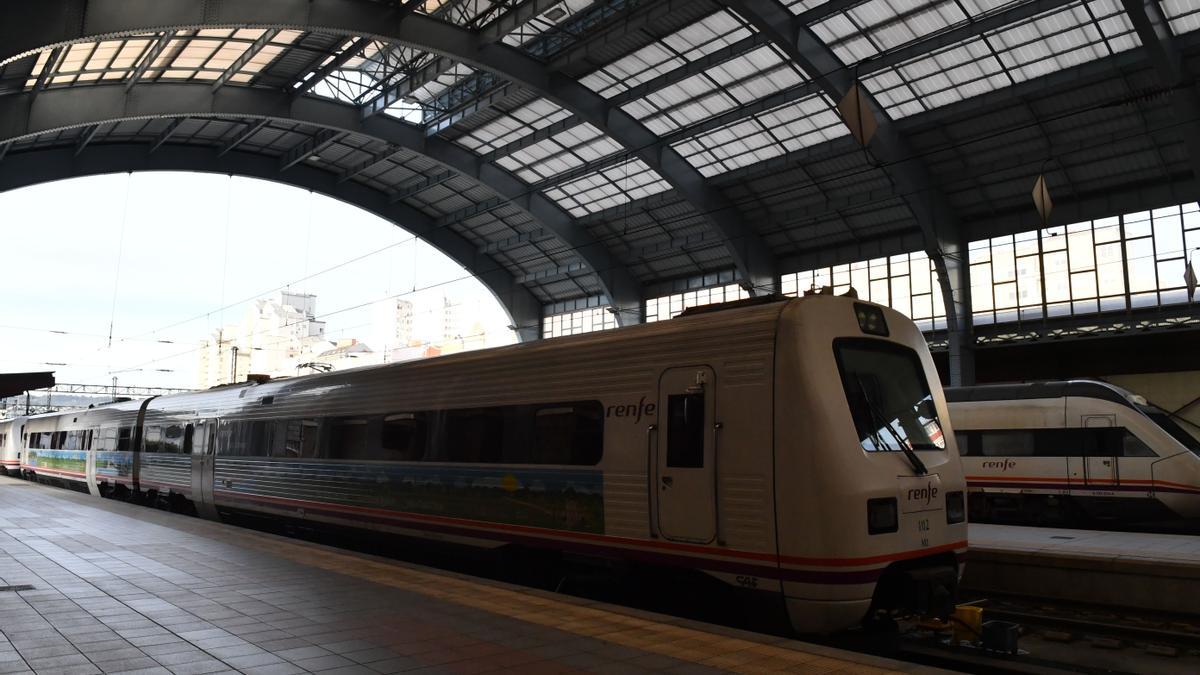 Tren en la estación de San Cristóbal.