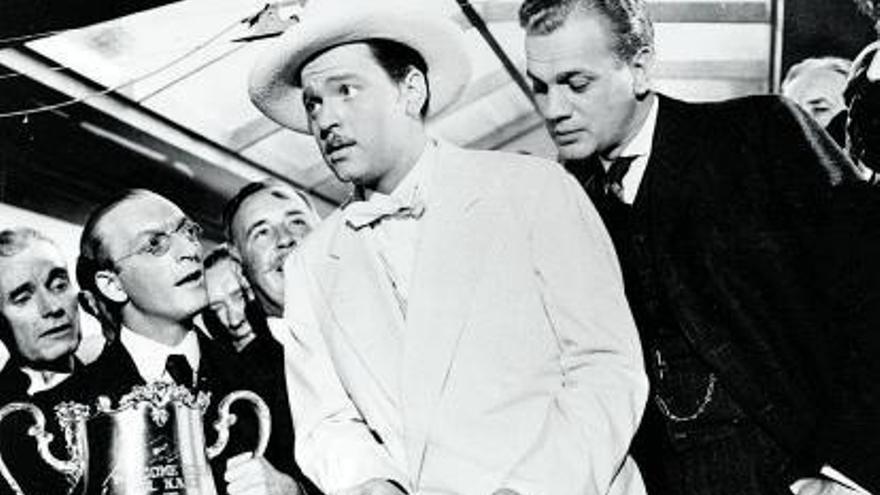 Orson Welles junto a Joseph Cotten, en la redacción del ‘Inquirer’. | | ELD