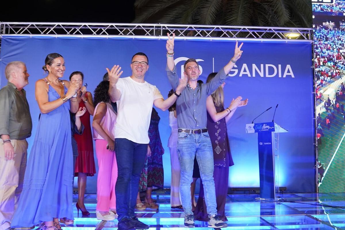El presidente del PP y de la Diputación de Valencia, Vicent Mompó, apoya a Víctor Soler