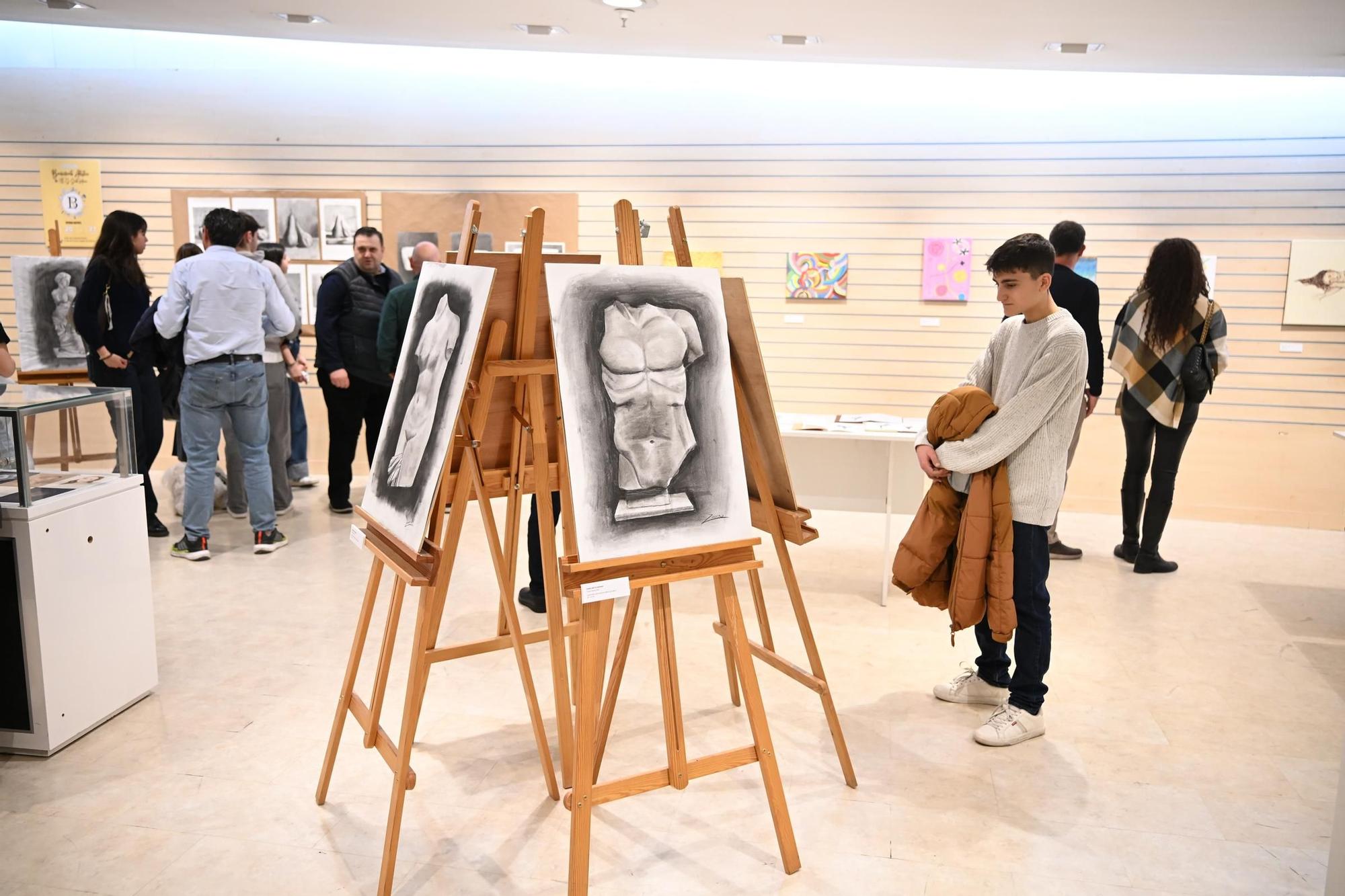 Adolescentes de Elche exponen su arte en El Corte Inglés