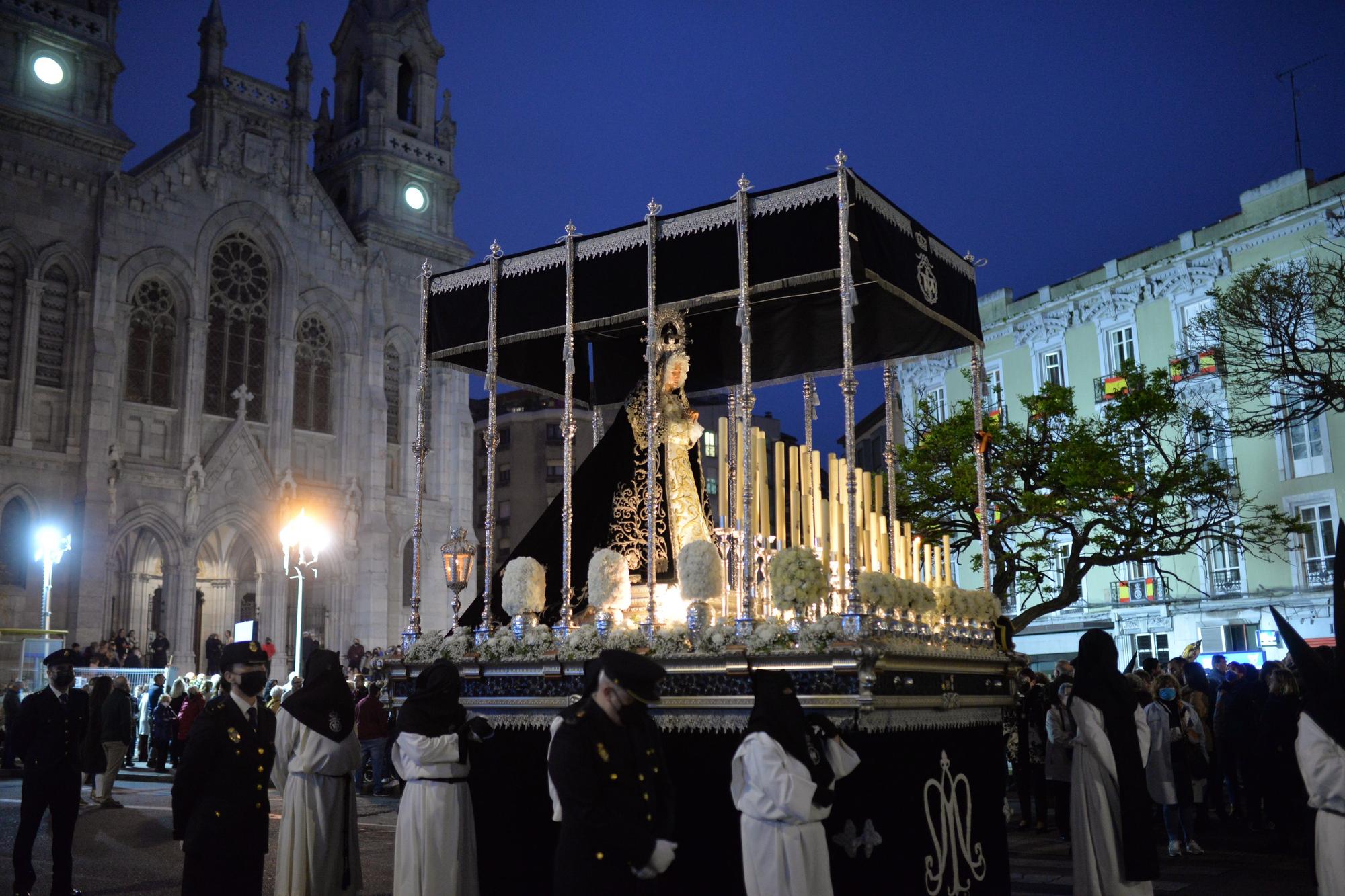 EN IMÁGENES: Así fue la procesión de la Virgen de la Soledad en Avilés