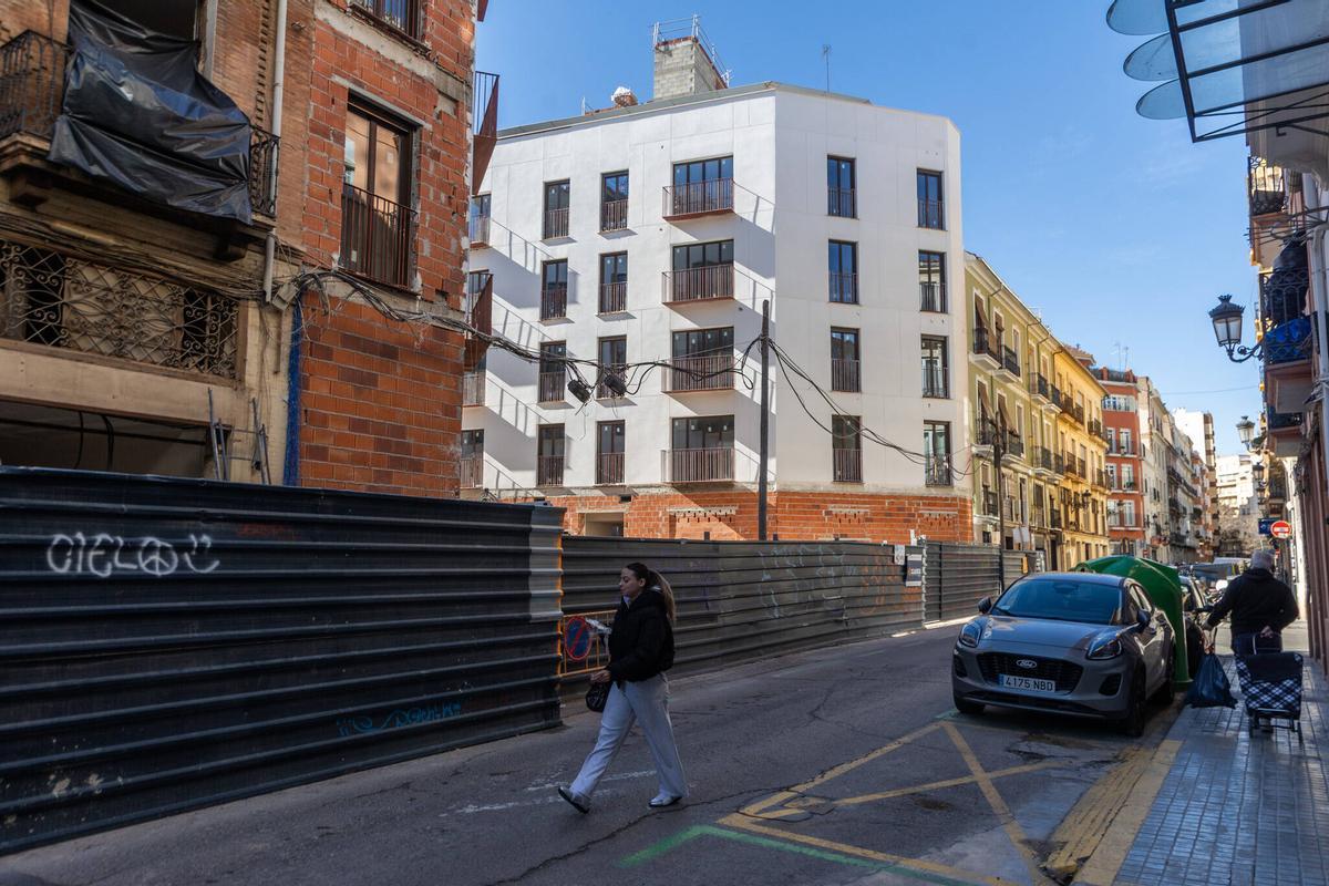 Imagen captada en la calle Lepanto con el avance de las obras hace unos meses.