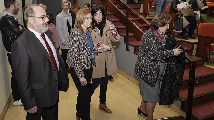 Por la izquierda, Luis Valdés, Eugenia Suárez, Ana Braña y Rosa Aza, antes de la presentación de la cátedra Xixón Sostenibilidad.