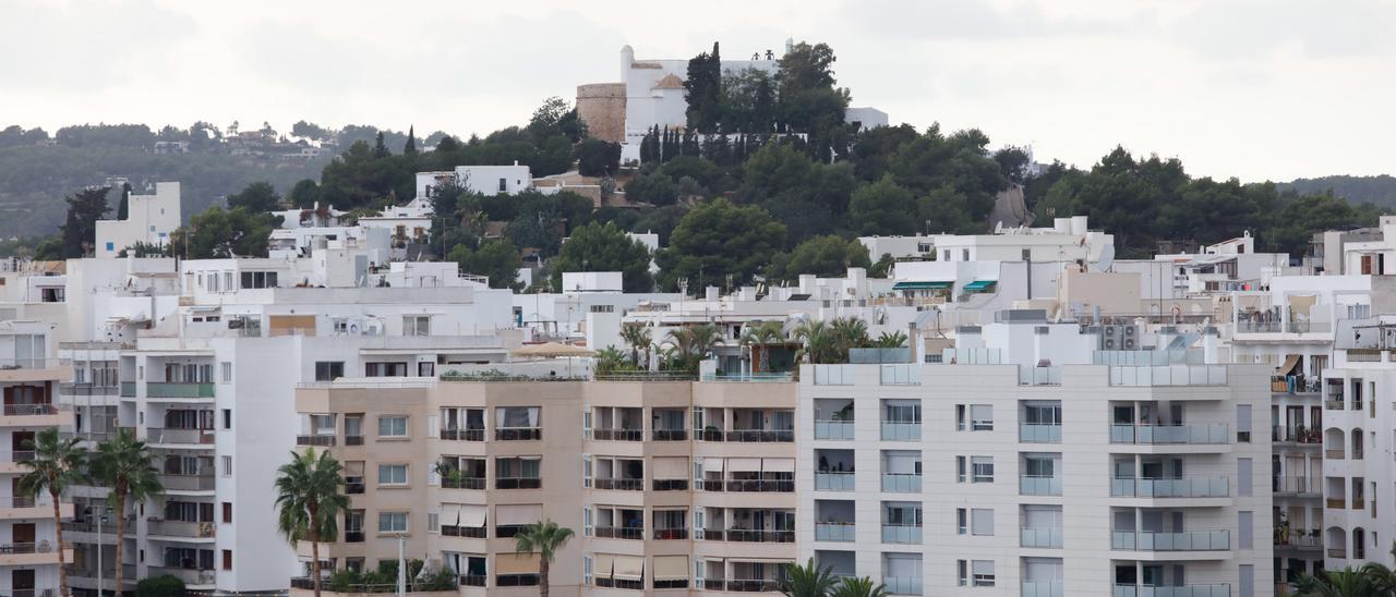 Viviendas del núcleo urbano de Santa Eulària.