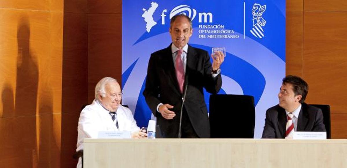 El profesor Menezo, Camps y el exconseller Cervera, en 2010.