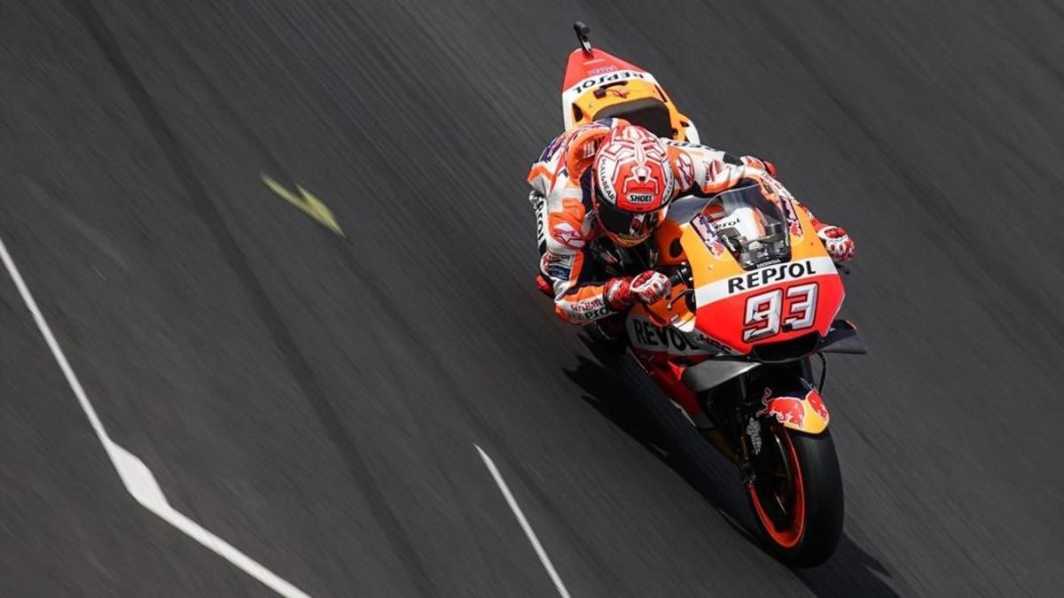 Marc Márquez (Honda), durante los primeros entrenamientos de ayer en un Silverstone muy bacheado.