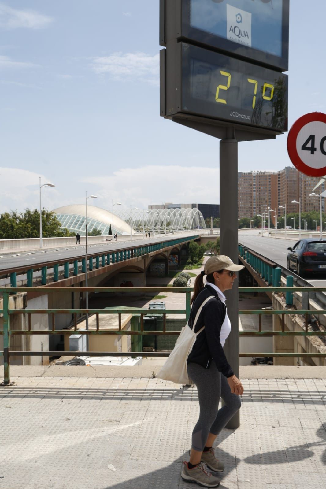 Calor en València en una jornada con poco sol y nubes