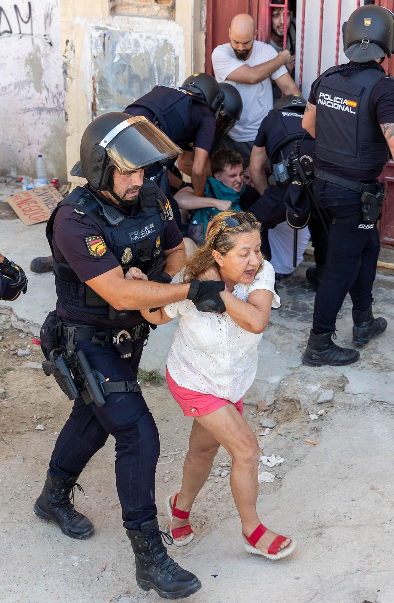 Desahucio en el barrio de Nou Alacant