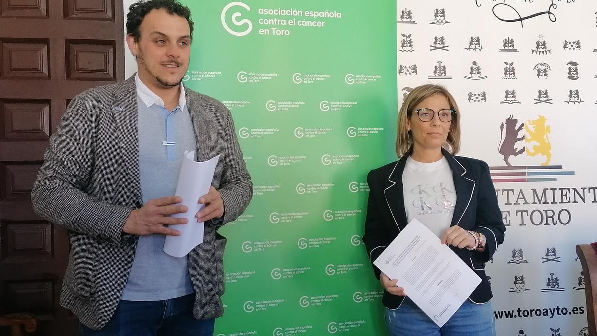 Tomás del Bien y María Hernández, en el acto de la firma del convenio de colaboración