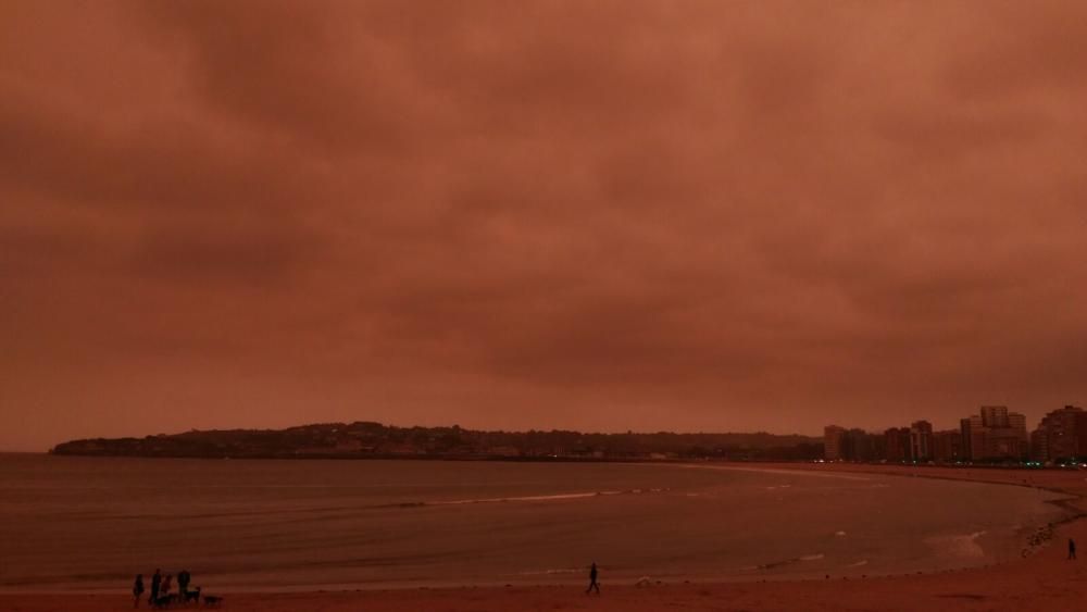 Oscuridad y fuerte olor a humo en toda Asturias