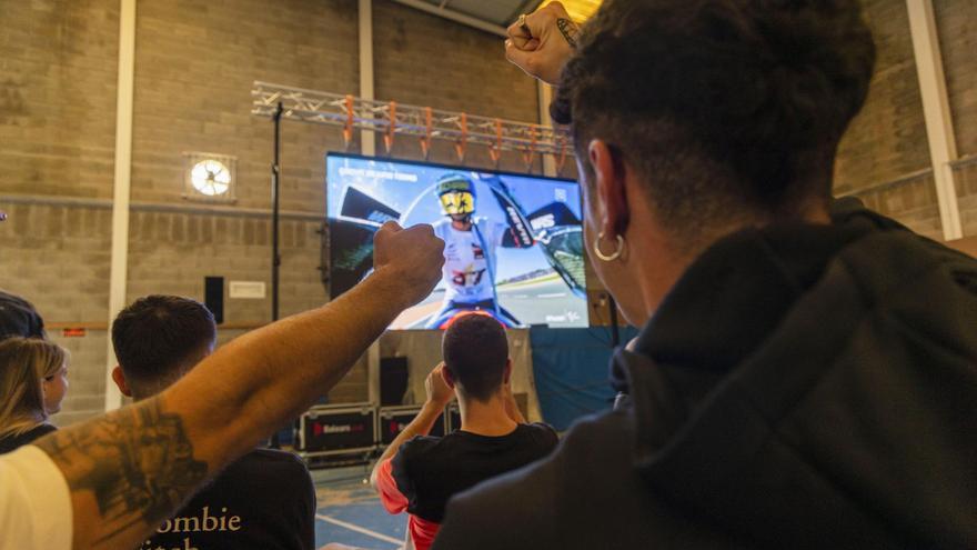 Más de 200 personas siguen la victoria de Augusto Fernández en el polideportivo Sebastiana Llabrés de Sencelles