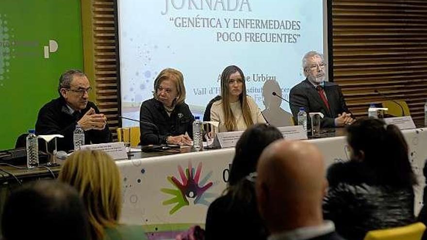 Inauguración de la jornada sobre enfermedades raras, presidida por la Procuradora General, María Antonia Fernández, y Mónica Oviedo. | nacho orejas