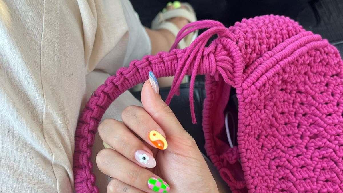 La manicura para el verano de Laura Escanes que apuesta por el 'nail art' más colorido