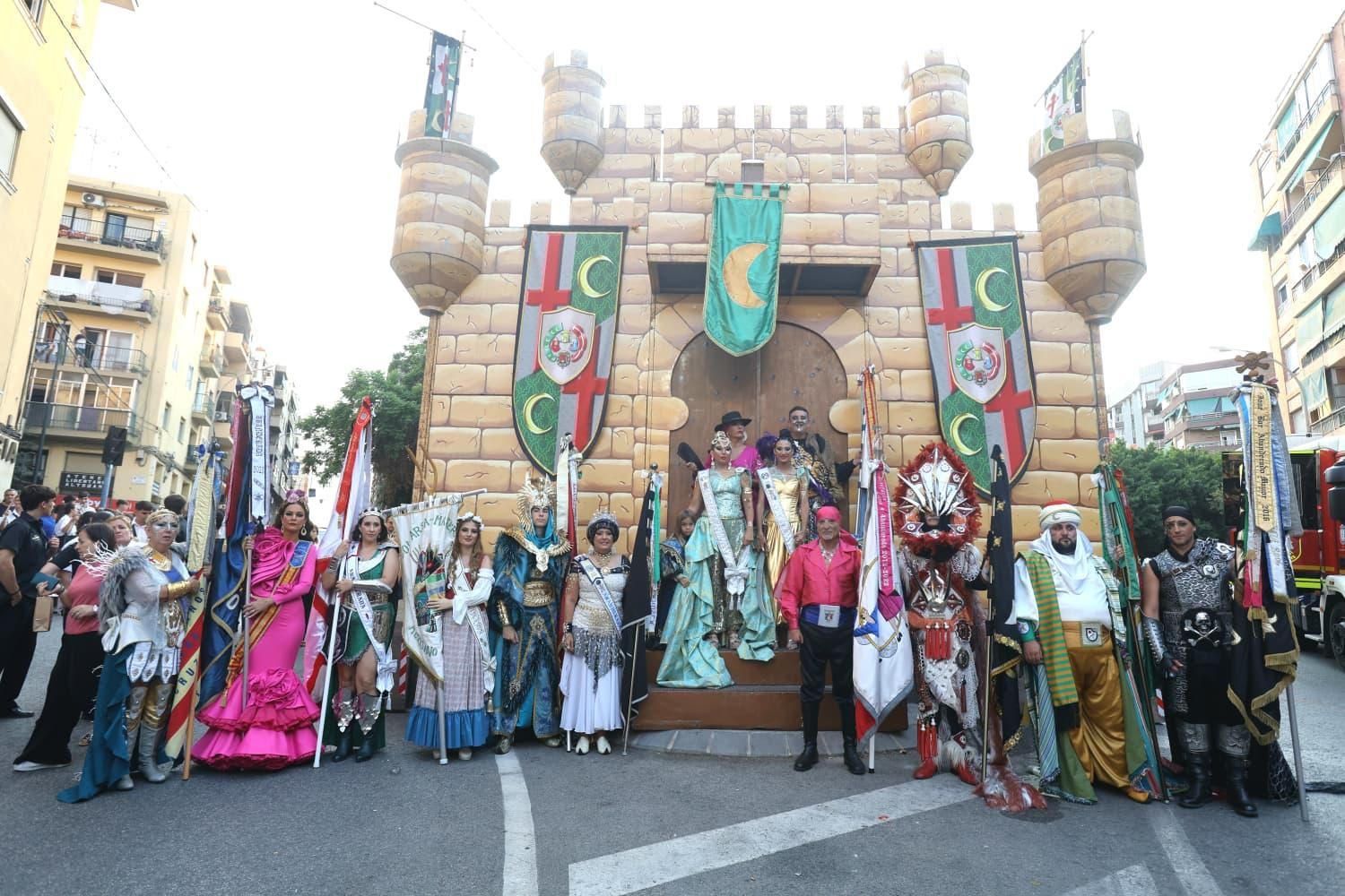 Himno y entrada de bandas de los Moros y Cristianos de Altozano