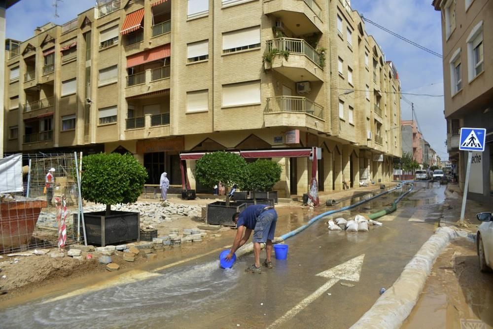 Lunes de limpieza en Los Alcázares y Los Urrutias