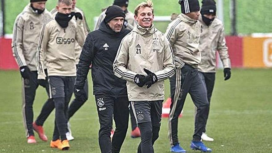 Frenkie de Jong, molt somrient en un entrenament de l&#039;Ajax