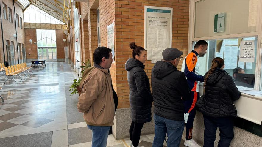 Sonia Terrón, madre de un colegio de Sevilla sin profesor de lenguaje: "Mi niña lo necesita porque tiene autismo"