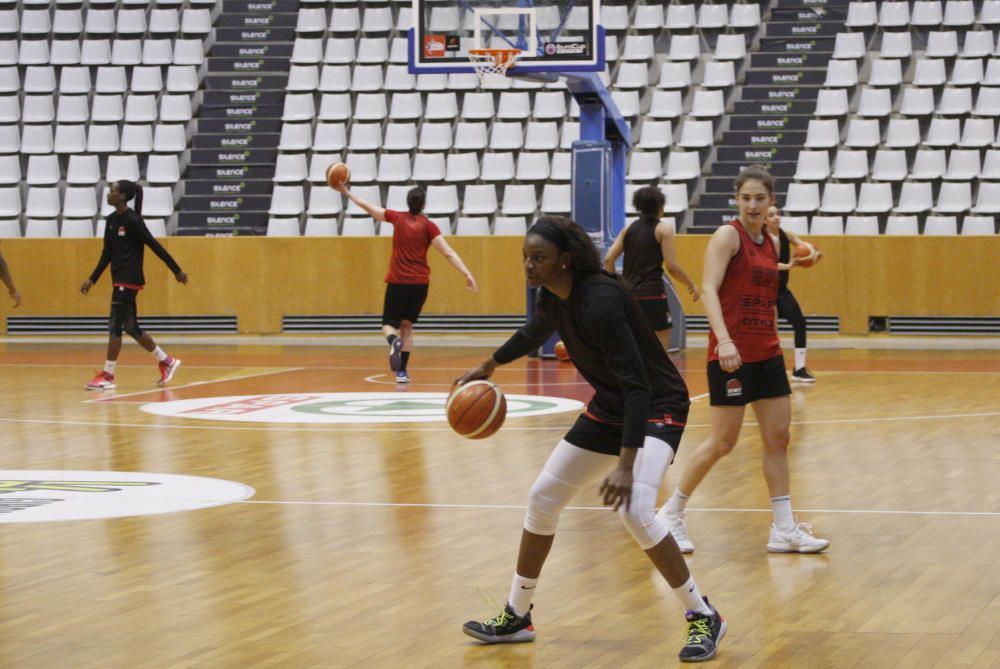 Entrenament de l'Spar Citylift Girona abans de la final de la lliga femenina