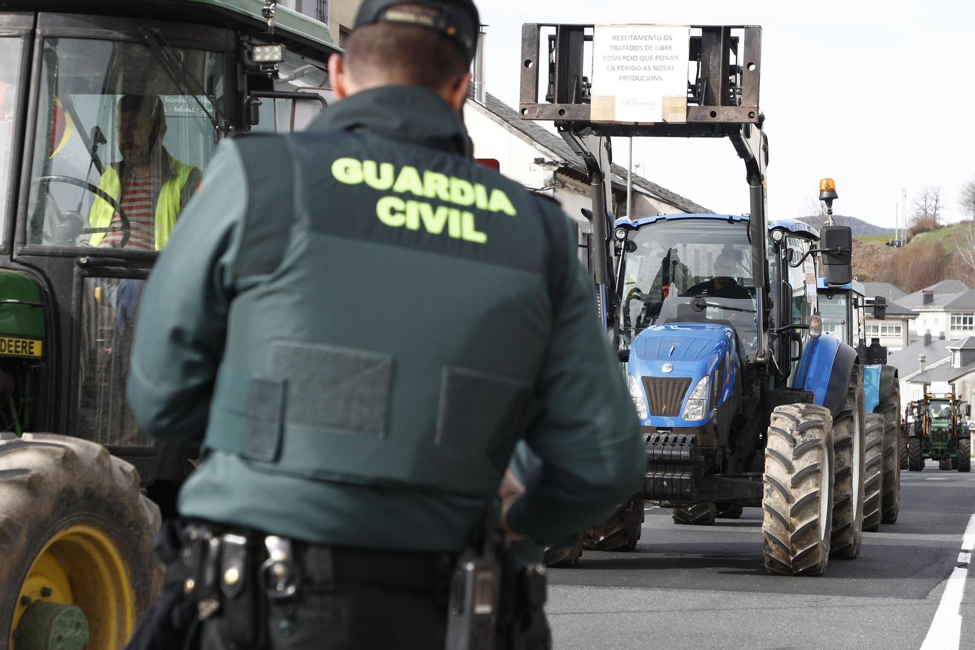 La tractorada gallega rodea la sede de la Xunta