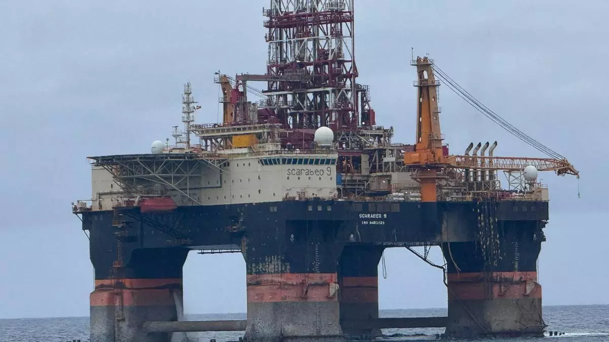 La plataforma petrolífera que esquivó las sanciones a Rusia vuelve al Puerto de Las Palmas