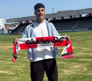 Manu Figueroa cierra la portería del Arosa tras su fichaje desde el Arenteiro