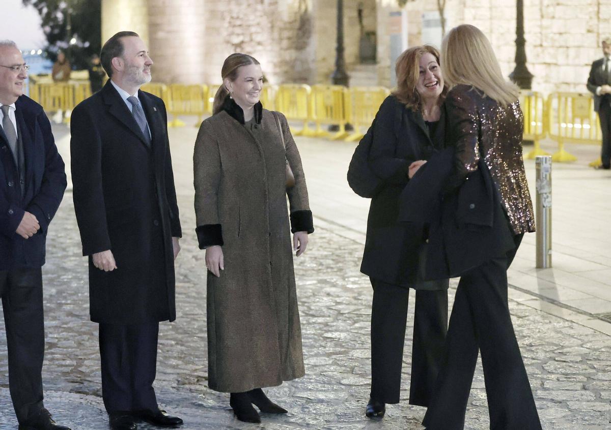 Doña Sofía y las infantas Elena y Cristina, acompañadas de Victoria Federica e Irene Urdangarin, en el Concierto de Semana Santa que se celebra en la Catedral de Mallorca