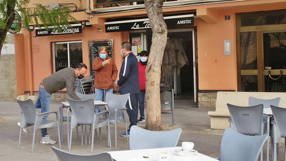 Una de las terrazas de Burjassot, ayer. | V. RUIZ SANCHO