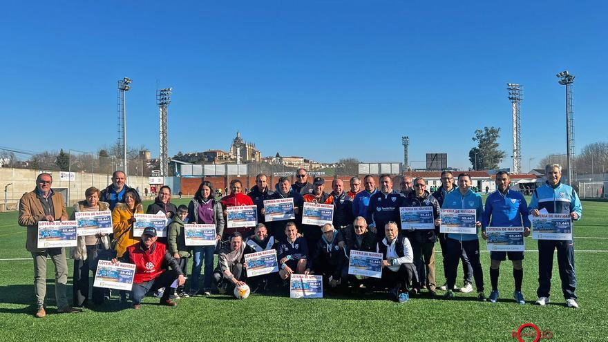 La Asociación de Veteranos Caurienses regala lotería a diez colectivos