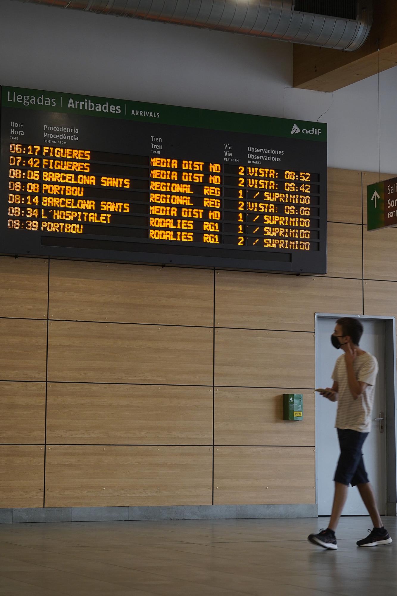 Caos ferroviari: Una avaria deixa sense trens de Rodalies i mitja distància