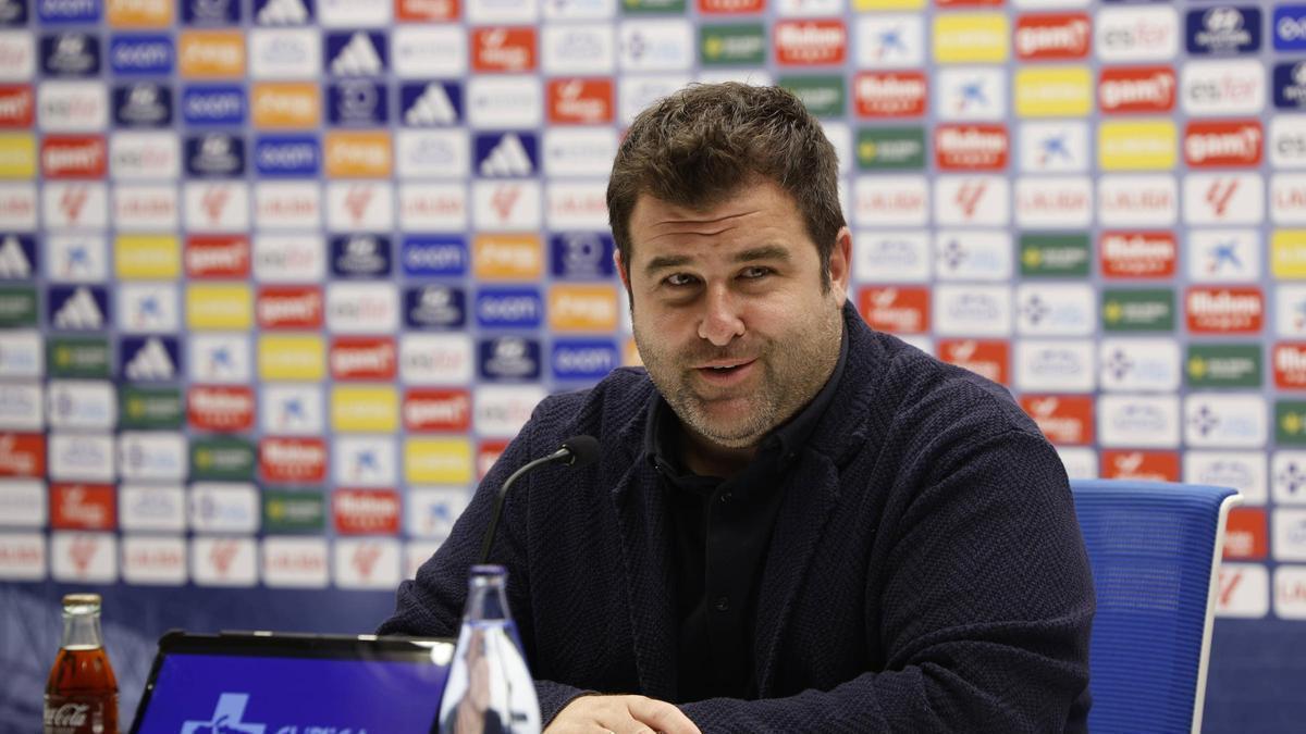 David Fernández, director deportivo del Oviedo, durante la presentación de Isfan y Aldasoro.
