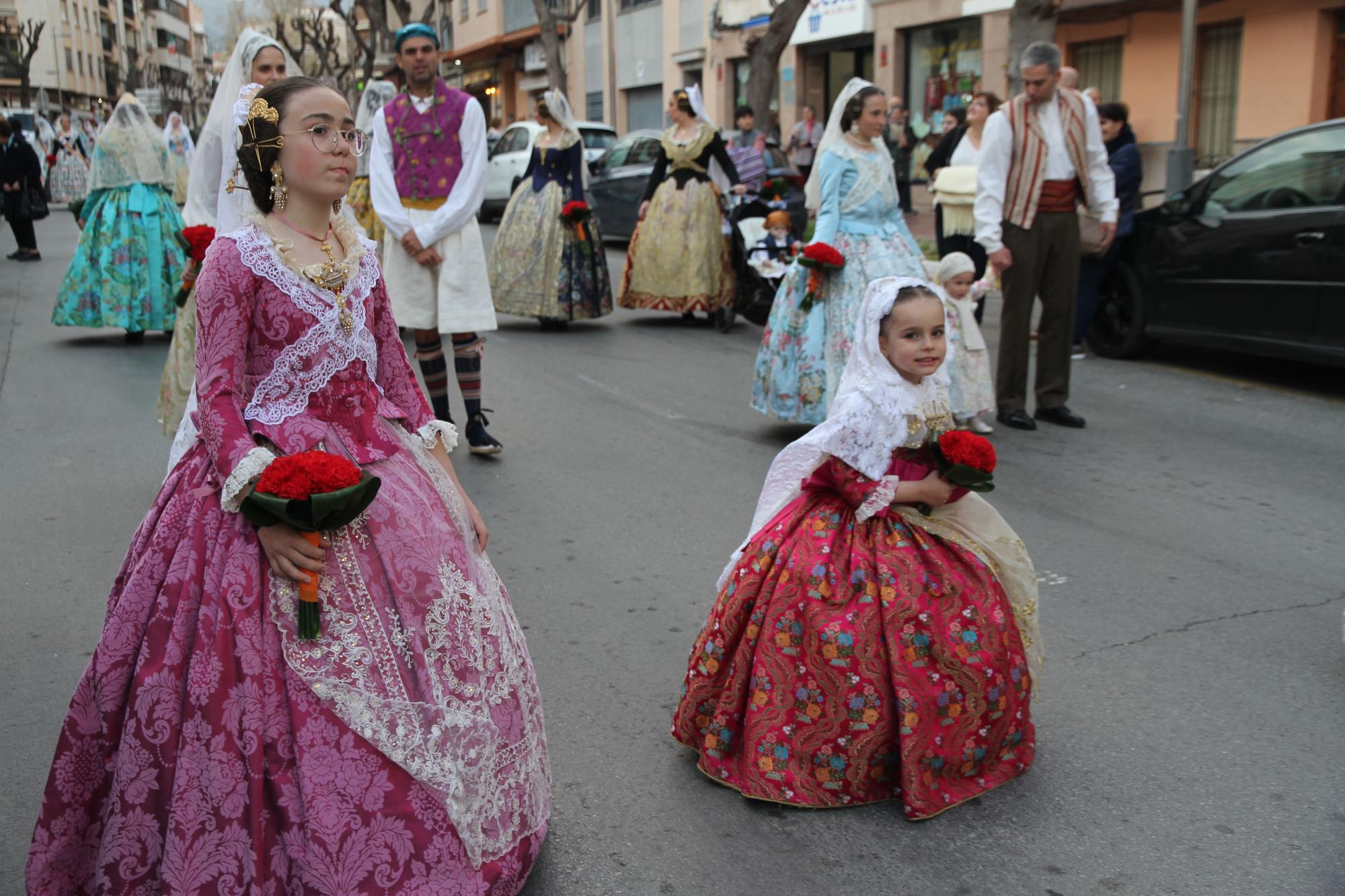 Emotiva y participativa ofrenda en las Fallas de la Vall