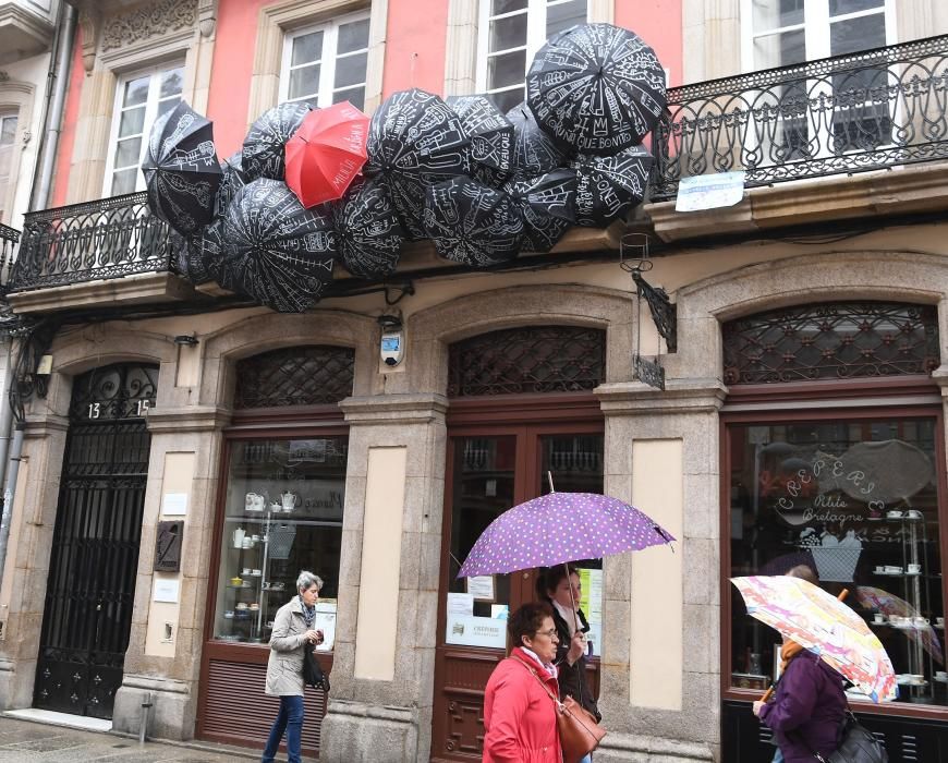 Arte en los balcones de Riego de Agua