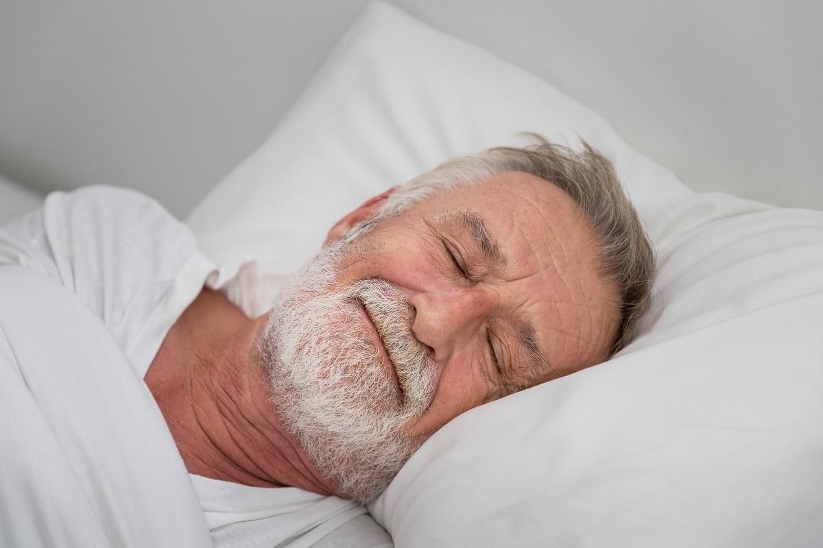 Com cuidar el son de la gent gran sense necessitat de recórrer a les pastilles per dormir
