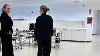 John Galliano, con Marta Ortega en la sede de Inditex en Arteixo