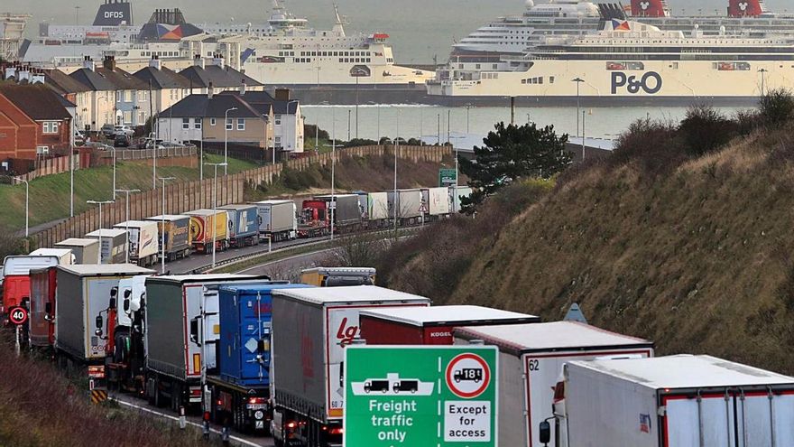 Camioneros de Málaga sufren horas de cola al entrar en Reino Unido por el efecto Brexit