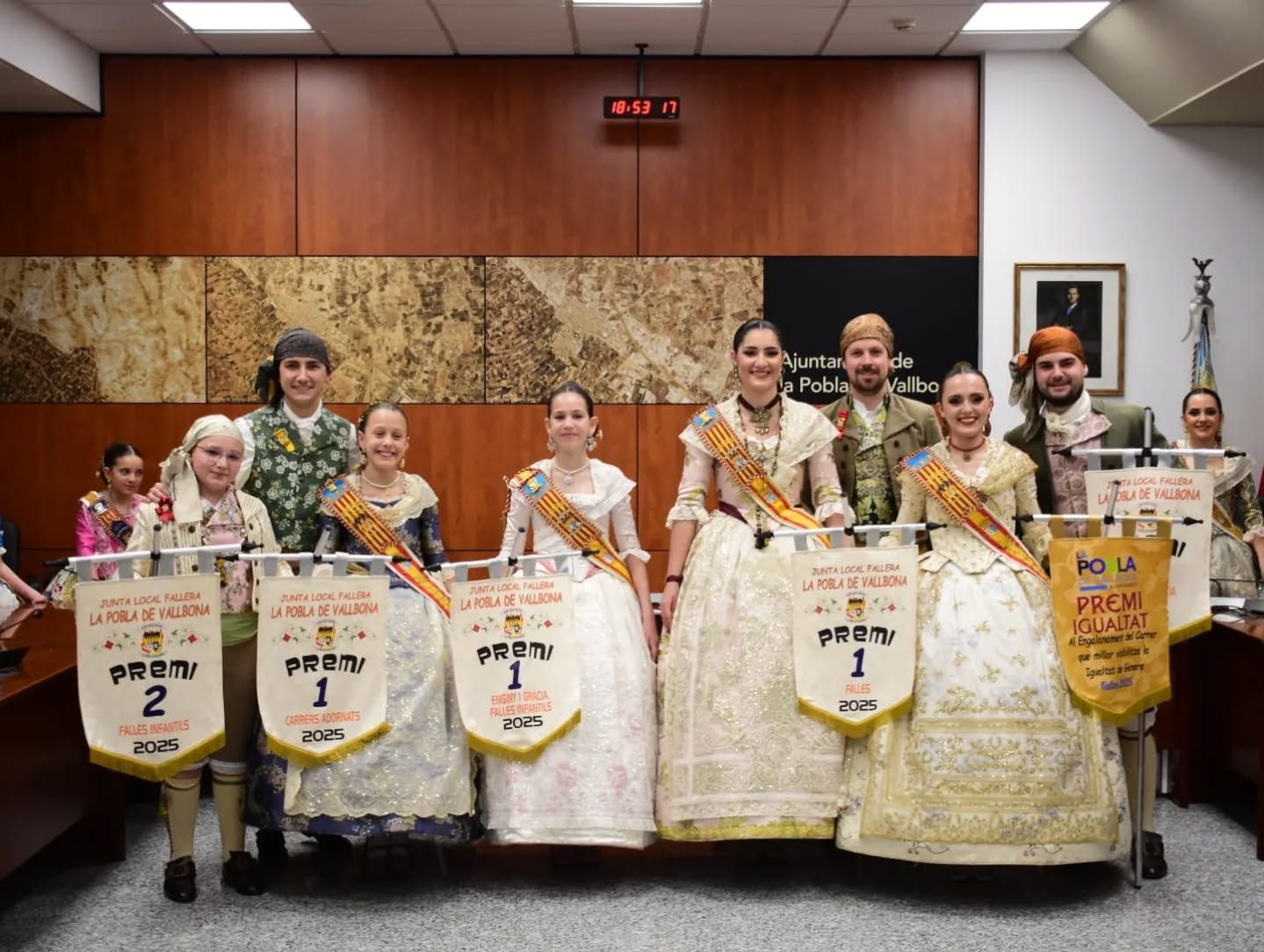 La Pobla de Vallbona entrega los premios a los monumentos de las comisiones falleras