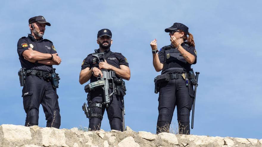 La Policía Nacional festeja a sus patronos en Alicante