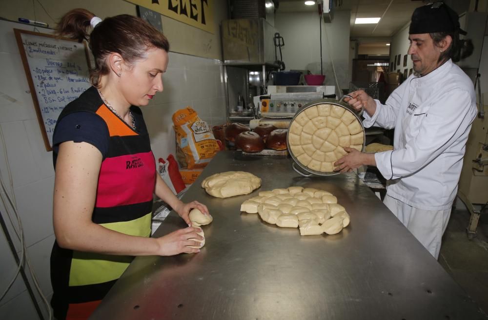 Forn Artesà Rafelet. Mejor panquemado, segundo de escaparate y tercero de torta de pasas y nueces y de monas.