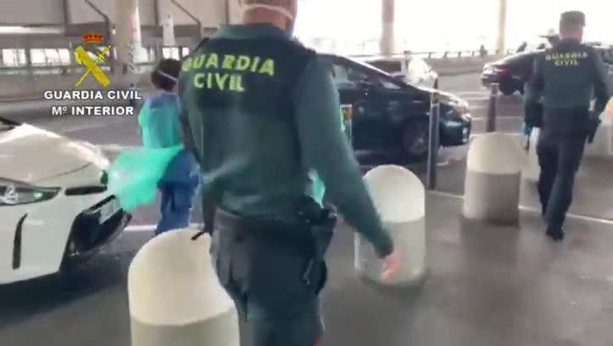 Requisa de mascarillas y otro material sanitario por la Guardia Civil.