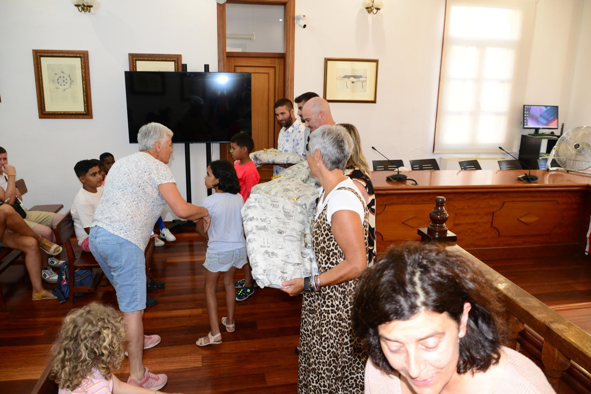Recepción a los menores saharauis en Bueu
