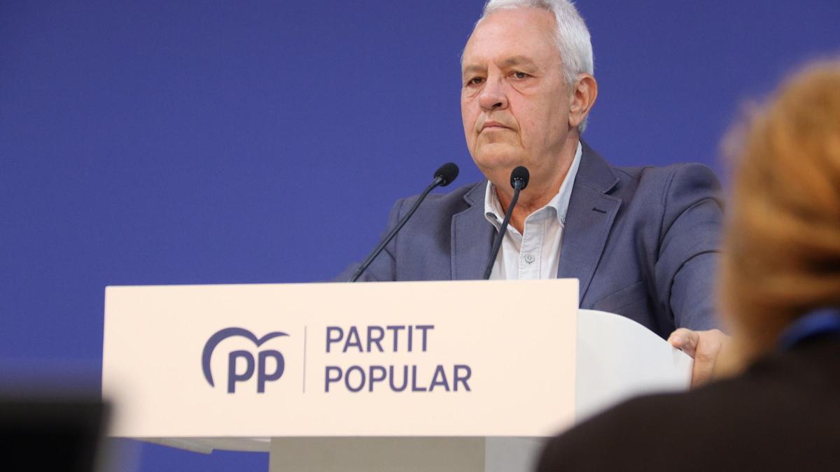 El secretario general del PPC, Santi Rodríguez, en una rueda de prensa en la sede del PP catalán.