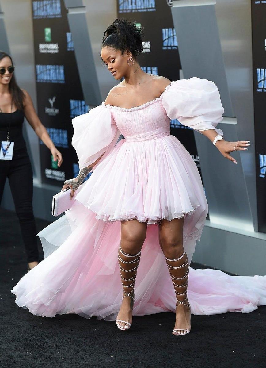 Rihanna pierde el equilibrio