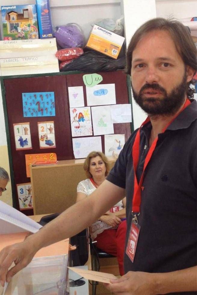 Imágenes de la jornada electoral en Extremadura