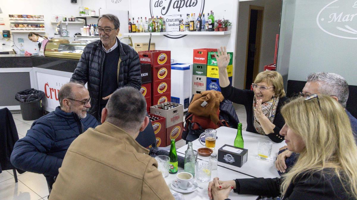 Rifirrafe en el PSOE de Alicante entre Ana Barceló y Ángel Franco: "Ya tienes tu foto" - "No tienes ni puta idea he venido a tomar un café"