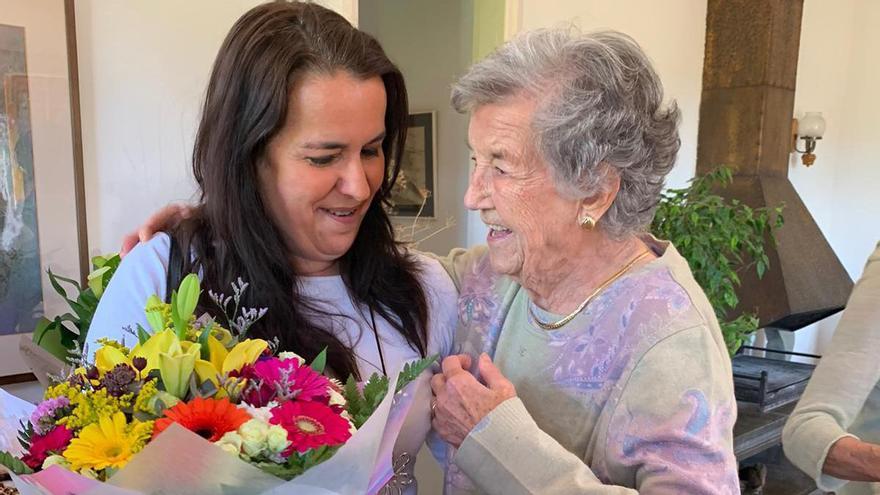L’Ajuntament de Vallbona d’Anoia felicita l’àvia centenària Rosa Bartrolí Samper pel seu aniversari