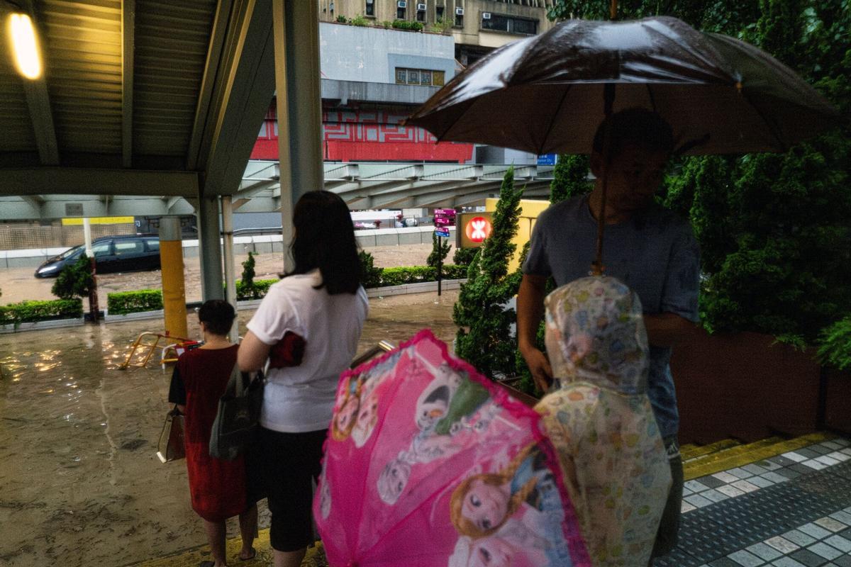 Hong Kong, gravemente inundado por el mayor temporal en 140 años