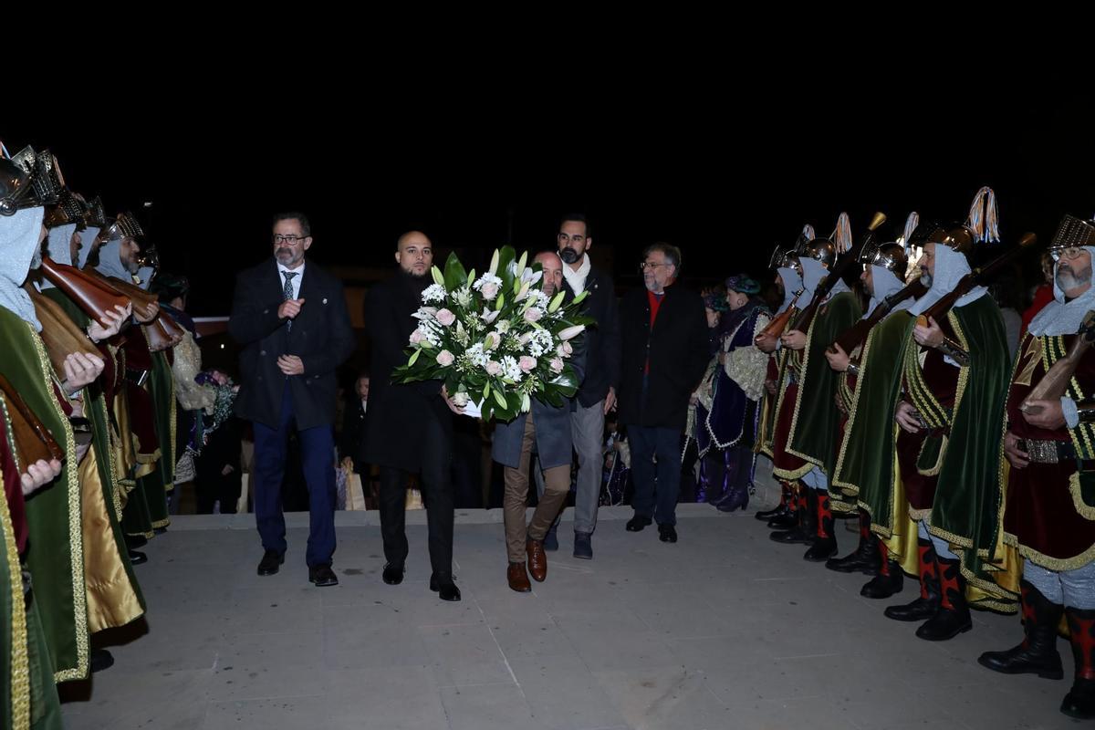 El alcalde Juan José Hernández participa en la ofrenda a La Purísima.